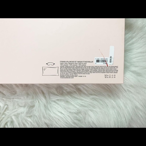 VS Eyemask & Pillowcase Gift Set - Picture 2 of 2